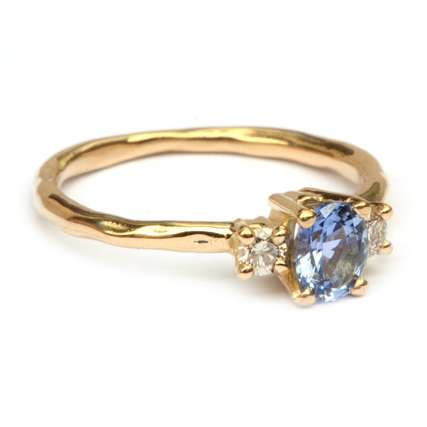 Ring Victoria met blauwe ceylon saffier