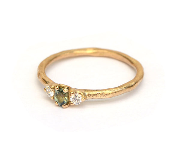 Ring met groene saffier en diamant