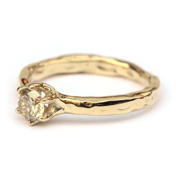 Ring met fancy diamant