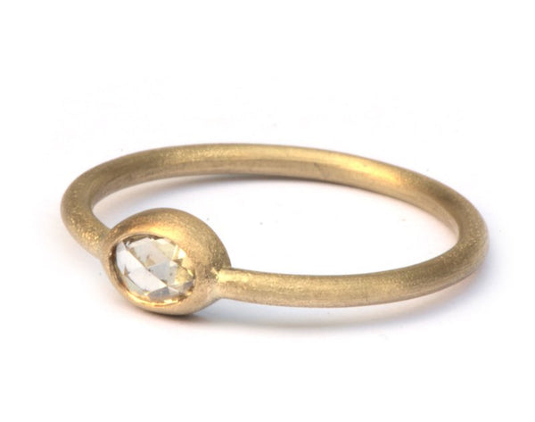Ring met ovale roos geslepen diamant
