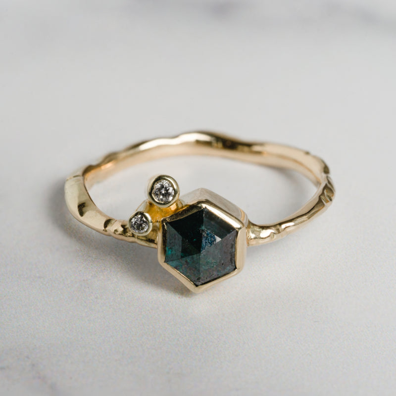 Ring met hexagon diamant