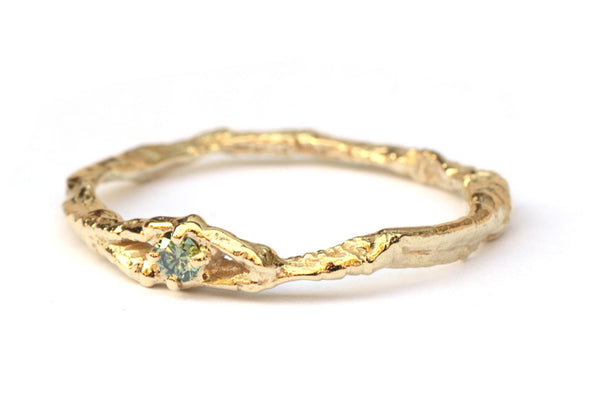 Vogelpootjesring met groene diamant