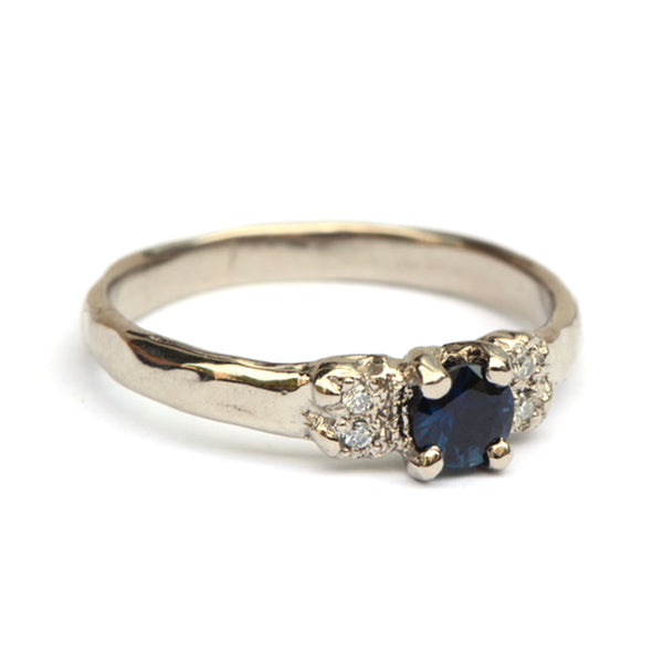 Ring Oda met saffier
