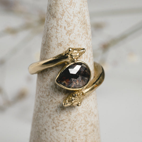 Ring met roodbruine diamant