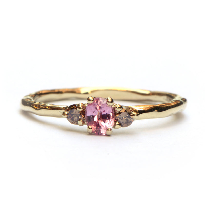 Ring met roze saffier en choco diamanten