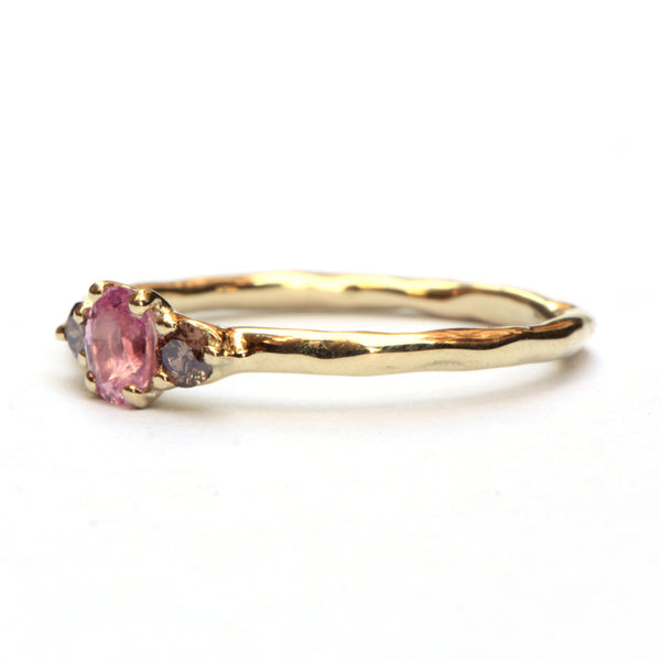 Ring met roze saffier en choco diamanten