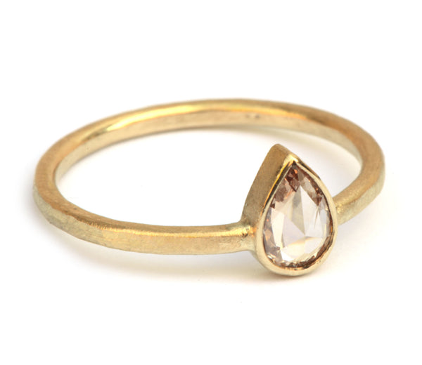 Ring met roze druppeldiamant