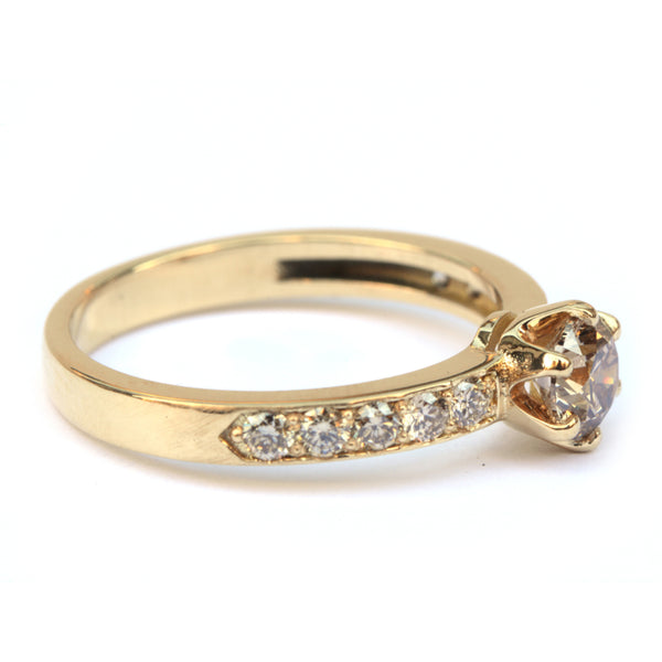 Ring met natural brown diamanten