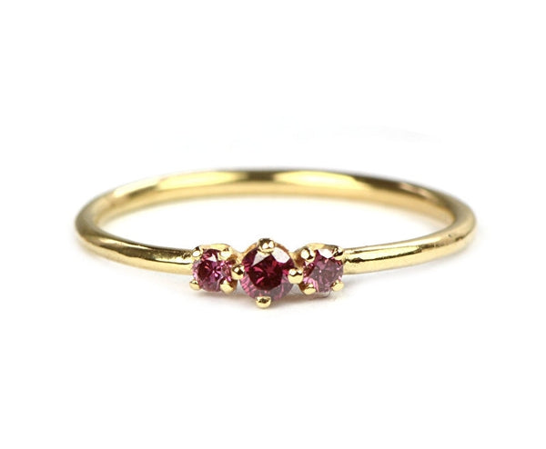 Ring met paarse diamantjes