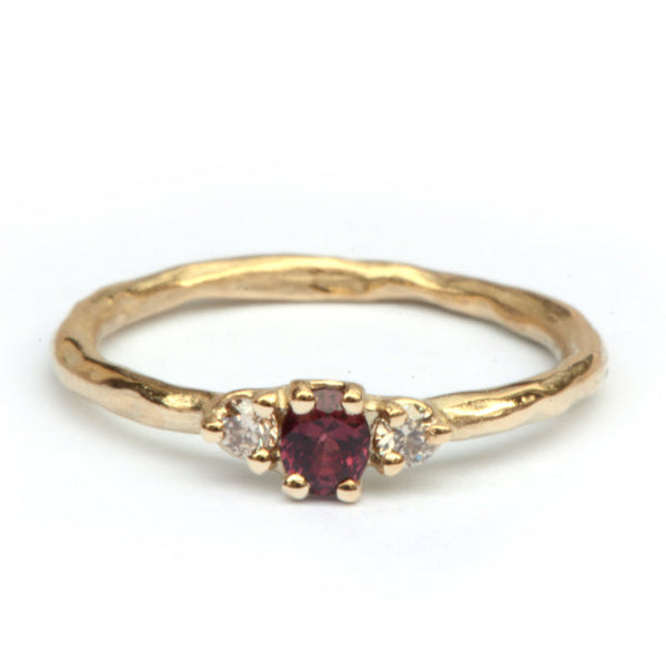 Ring met rode saffier en diamanten