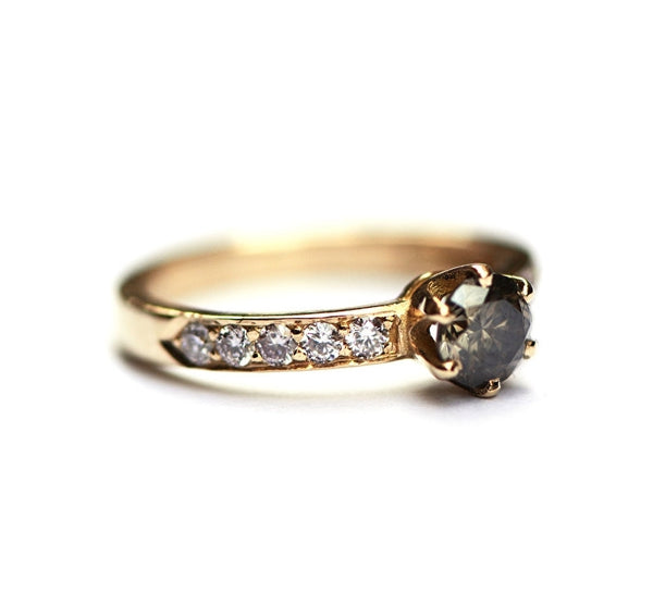 Ring met fancy diamanten