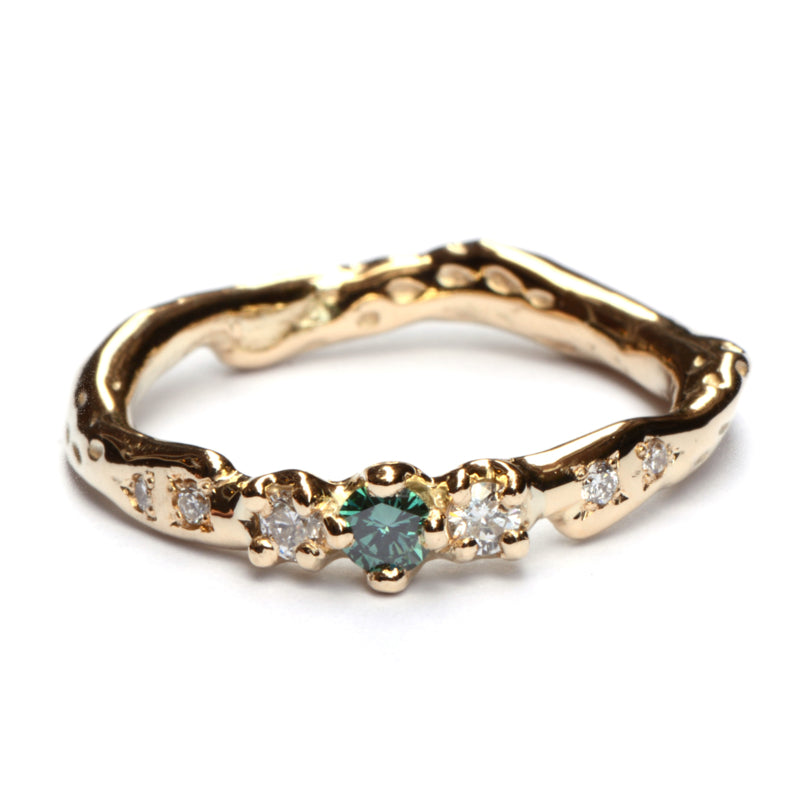 Umiko ring met groene en witte diamanten