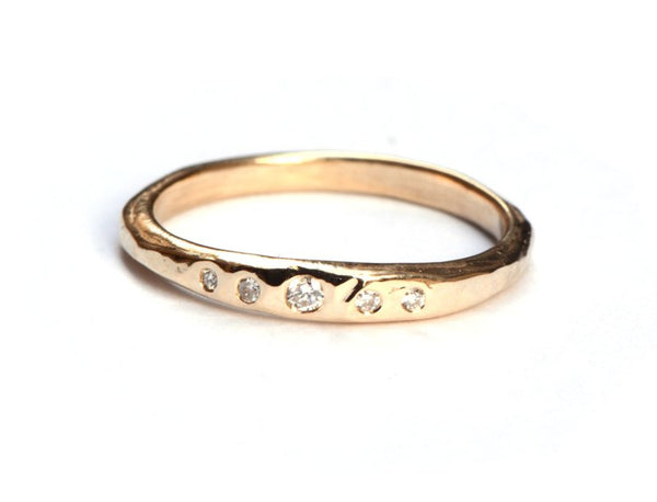 Ring met vijf witte diamantjes
