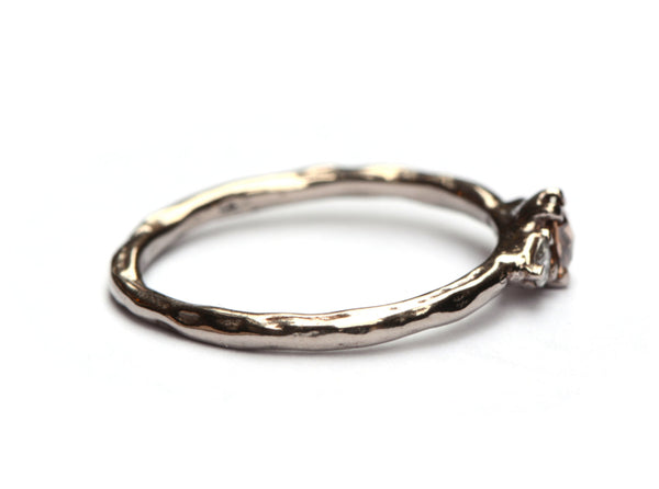 Witgouden ring met roosgeslepen diamanten