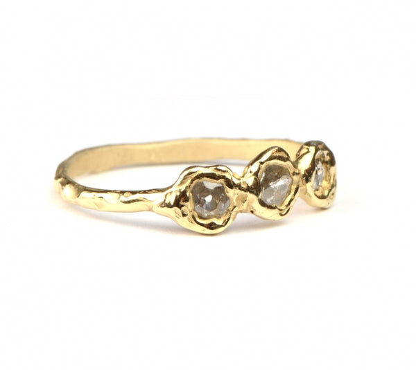 Ring met drie roos geslepen diamanten