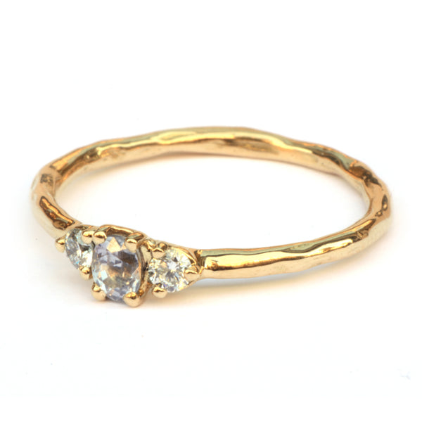 Ring met blauwe saffier en diamant