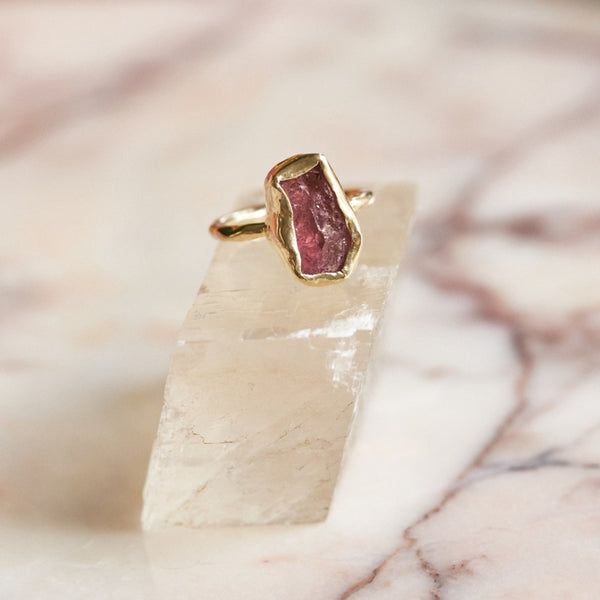 Ring met ruwe toermalijn