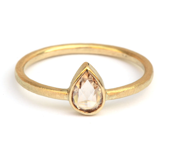 Ring met roze druppeldiamant