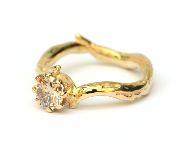 Koraalring met light brown diamant