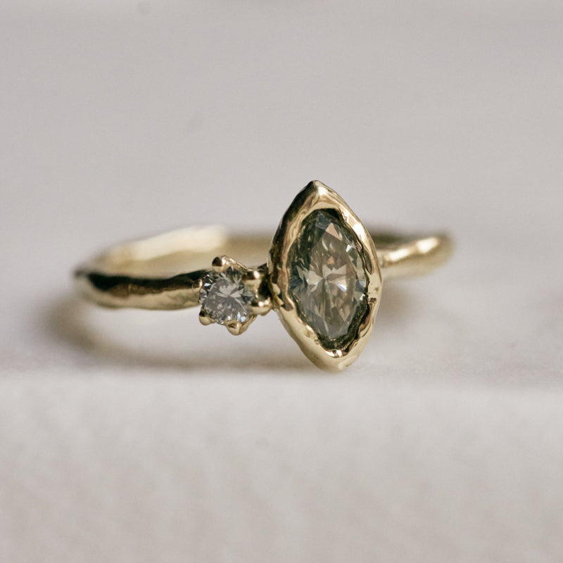 Robuuste ring met markiesdiamant