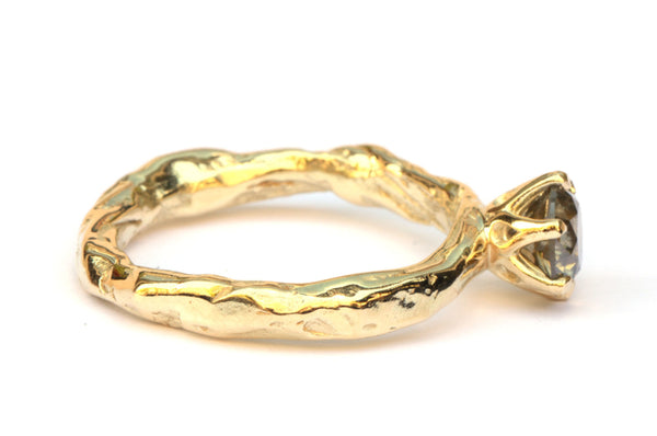 Ring met natural greenish diamant