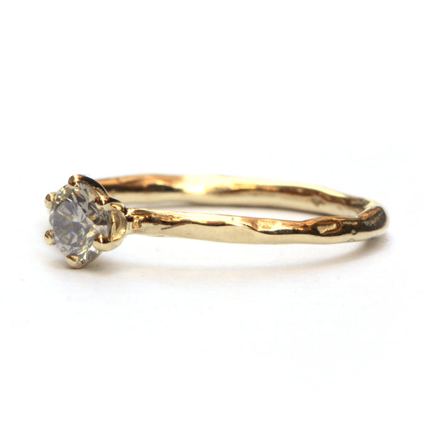 Ring met grijze diamant