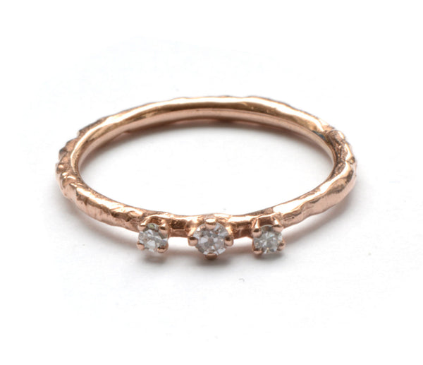 Rosegouden ring met drie diamantjes