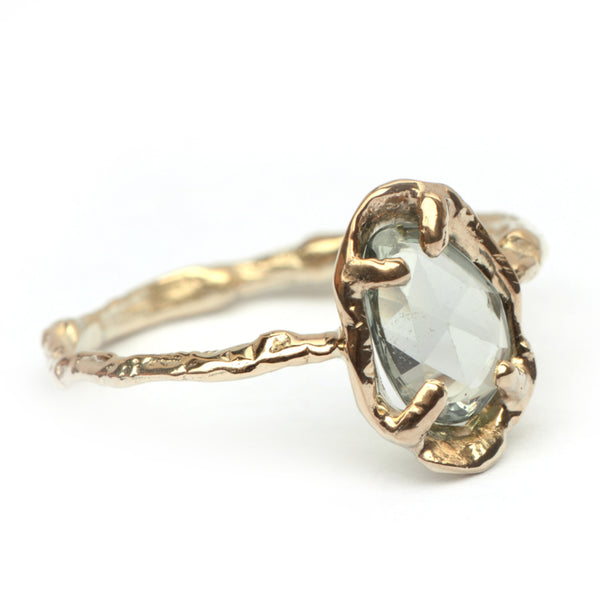 Ring met roos geslepen groene saffier