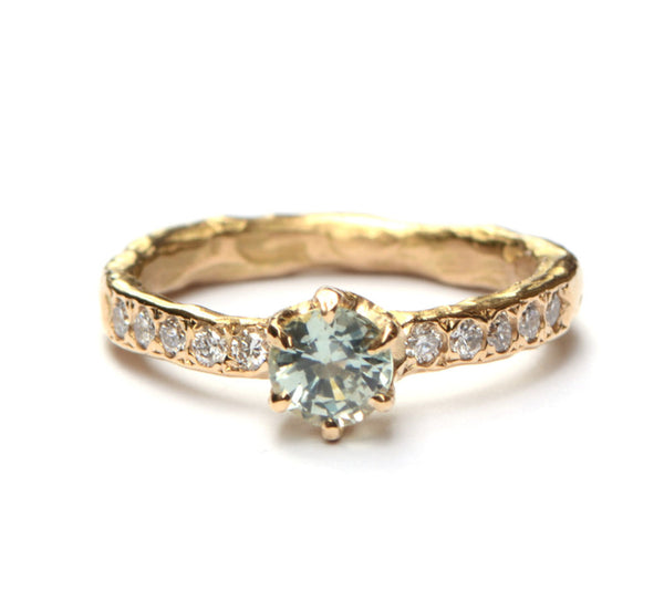 Verlovingsring met lichtgroene saffier en diamant