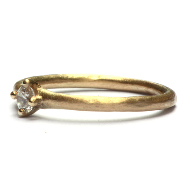 Ring simple elegance met diamant