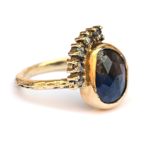 Ring met roos geslepen saffier en salt & pepper diamantjes