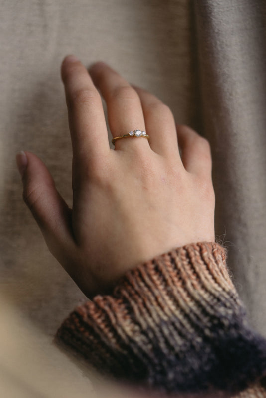 Twiggy ring in 18krt geelgoud met witte diamant