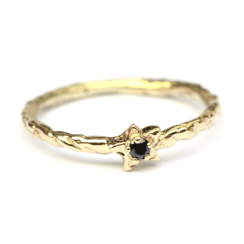 Maia ring met zwarte diamant in geelgoud
