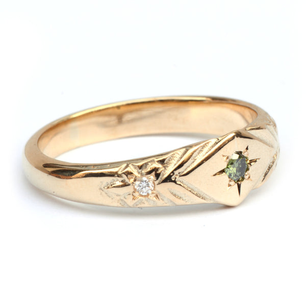 Zegelring met groene diamant