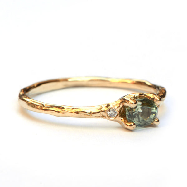 Ring Jenny met groene saffier
