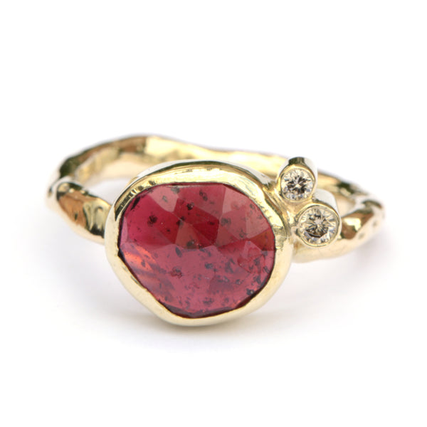 Ring met granaat en diamant