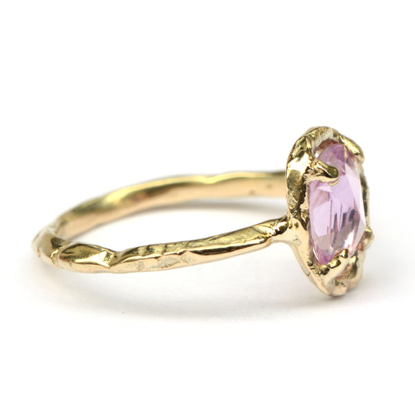 Ring met rose cut saffier
