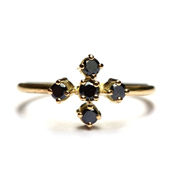 Ring met vijf zwarte diamanten