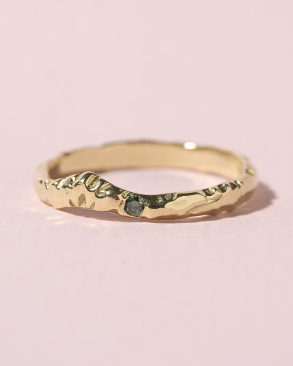 Ruwe aanschuifring met groene diamant