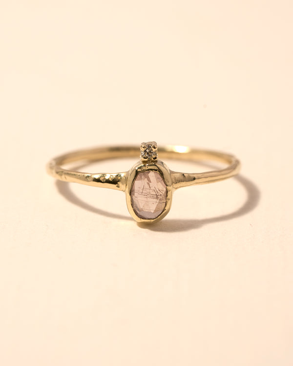 Fijne ring met roze saffier en diamant