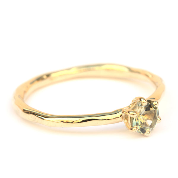 Ring met lichtgroene toermalijn