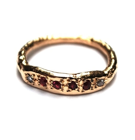 Gouden ring met robijnen en diamantjes