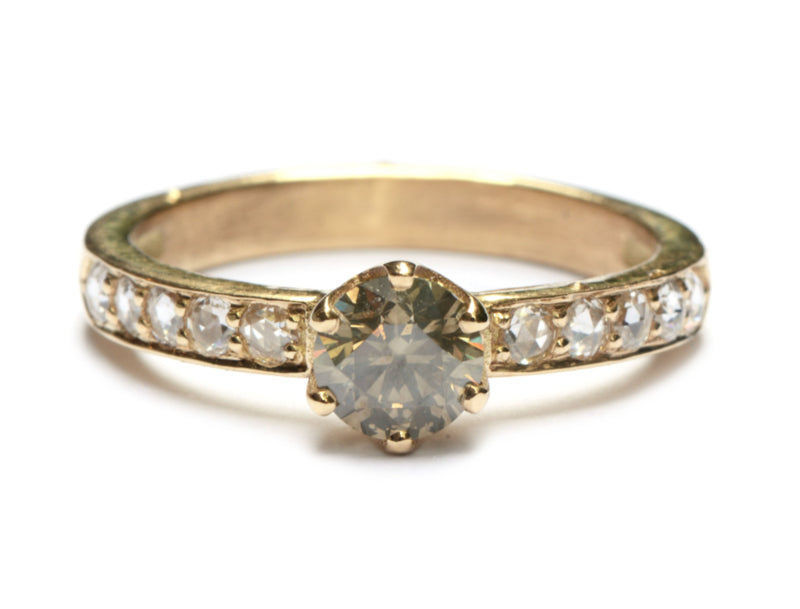 Ring met greenish ice diamant