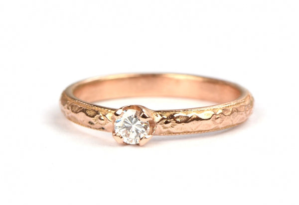 Rosegouden bloemenring met diamant