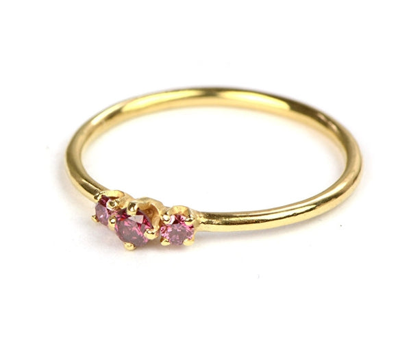 Ring met paarse diamantjes