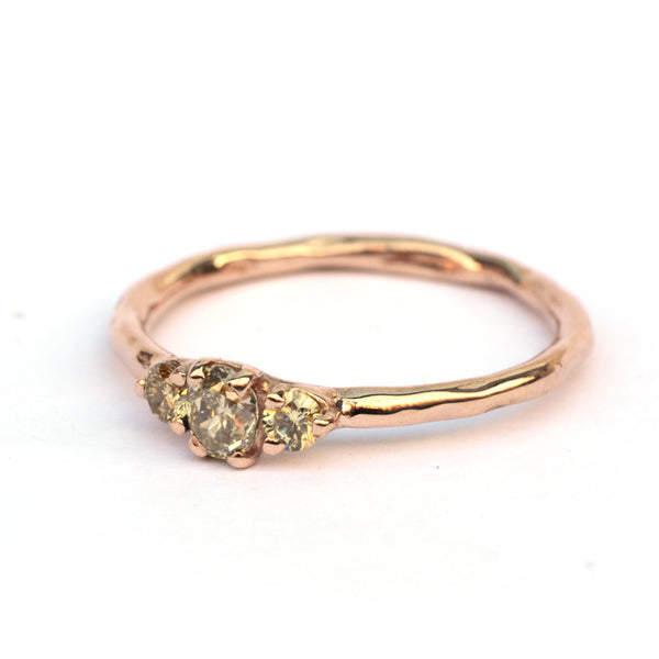 Roodgouden ring met fancy lichtgroene diamanten