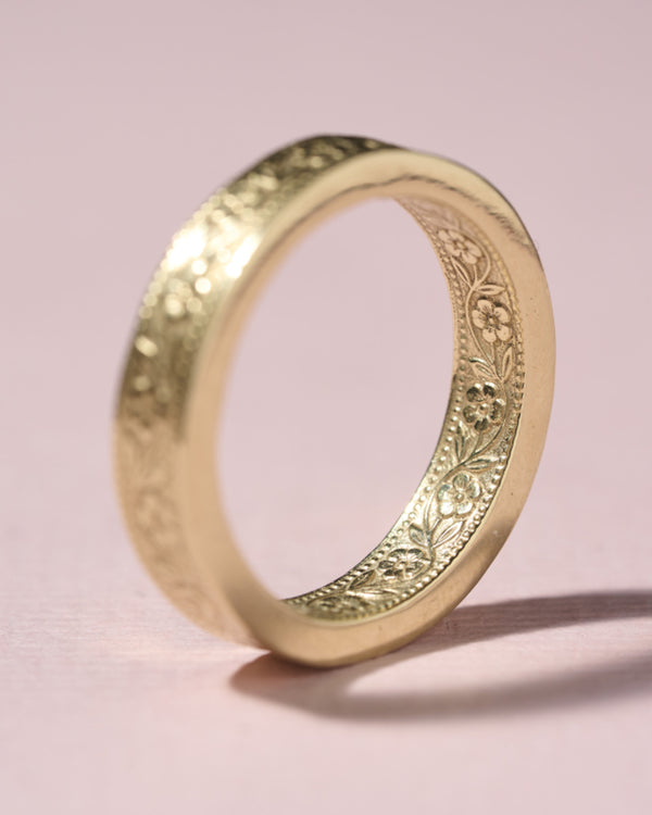 Gouden ring met dubbel bloemmotief