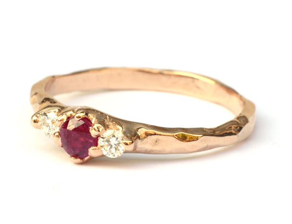 Roségouden ring met robijn en diamant