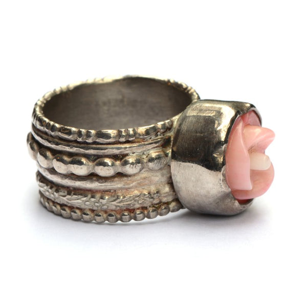 Pareldraadring met roze koraalroos