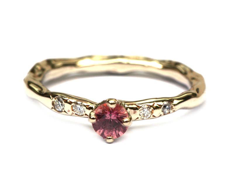 Witgouden ring met roze saffier en diamanten